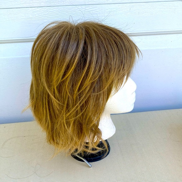 TressAllure New Wave : a mid-length layered shag bob with mono top in 24/18T - Picture 2 of 8